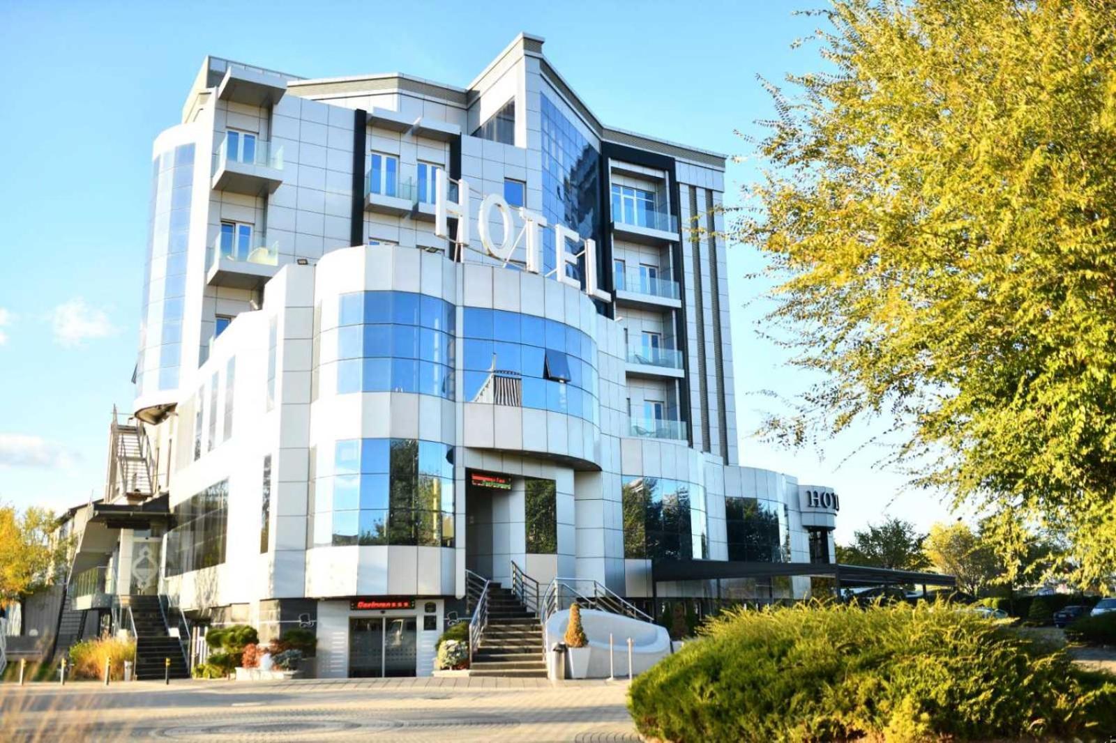 Hotel Ženeva Lux Kragujevac Exteriér fotografie