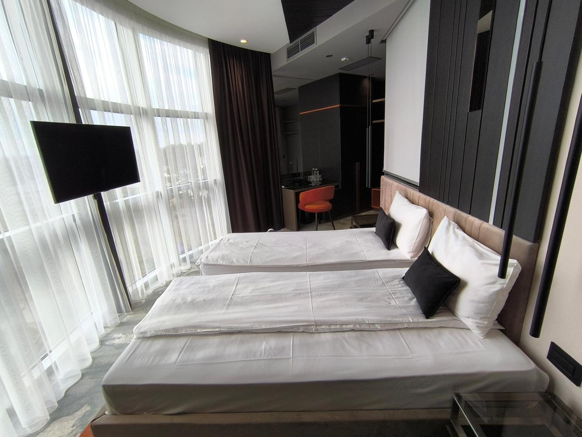 Hotel Ženeva Lux Kragujevac Exteriér fotografie
