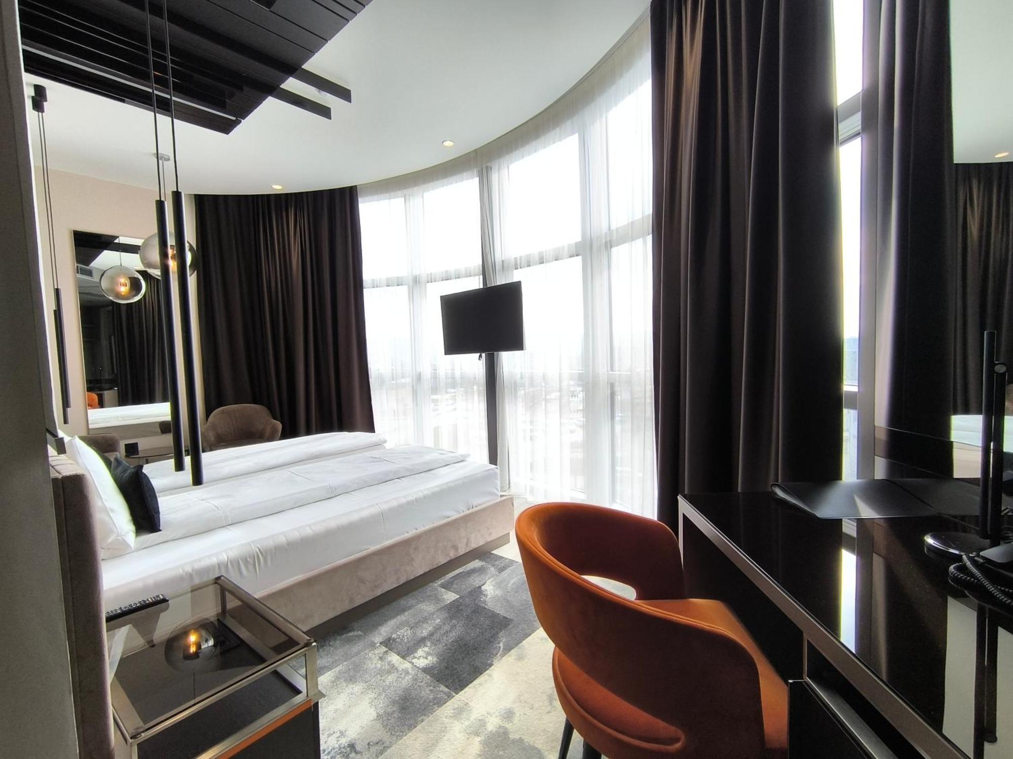Hotel Ženeva Lux Kragujevac Exteriér fotografie