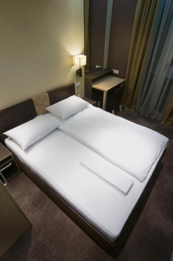 Hotel Ženeva Lux Kragujevac Exteriér fotografie